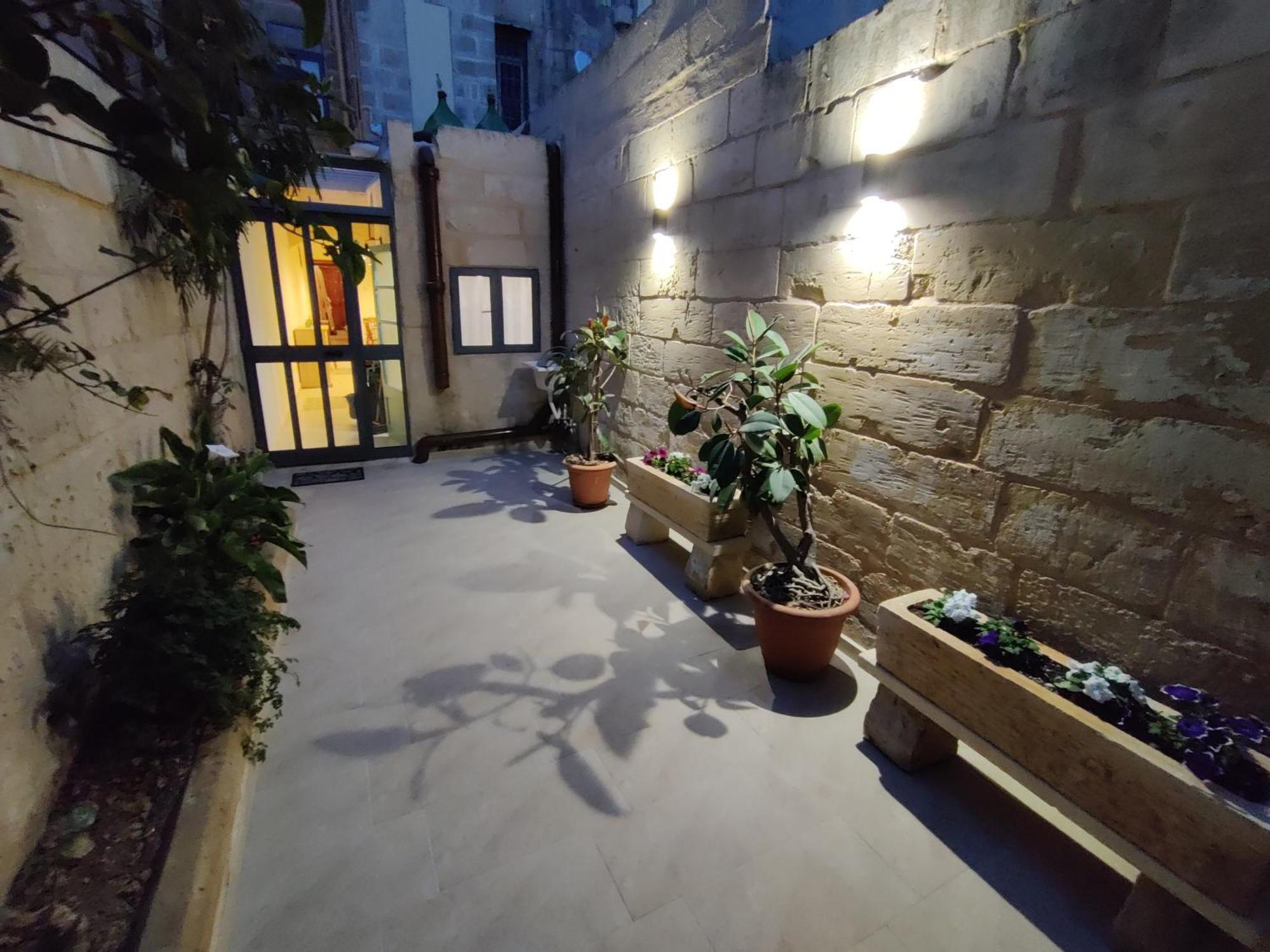 Peaceful Traditional Maltese Townhouse Luqa Exteriör bild