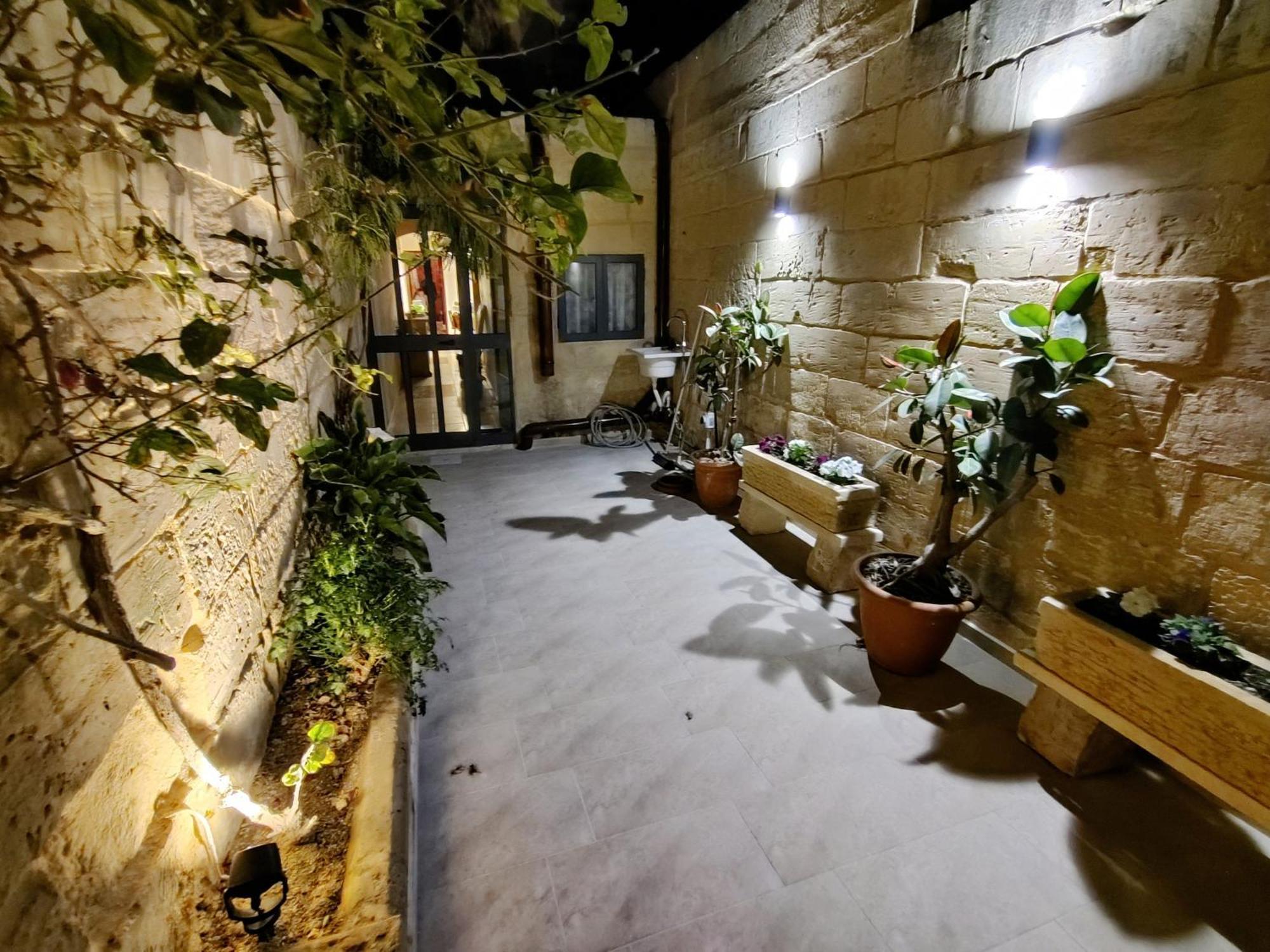 Peaceful Traditional Maltese Townhouse Luqa Exteriör bild